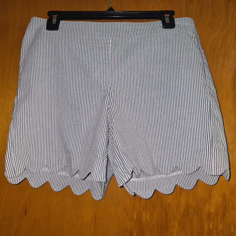 Scalloped short